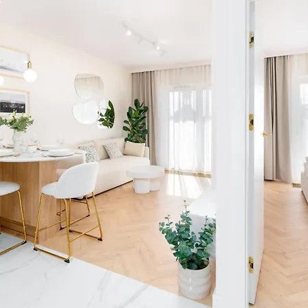 Royal View - Promenada Staromiejska, Parking W Garazu W Cenie! Apartmán Vratislav